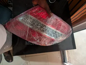 Tushen Fitilar Baya ta Mercedes-Benz C-Class (Tokunbo)