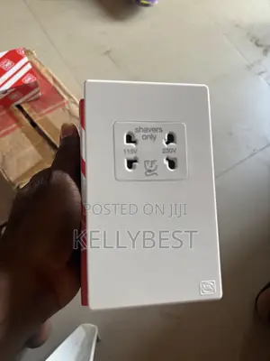 MK Shaver Socket - White, Dual Voltage