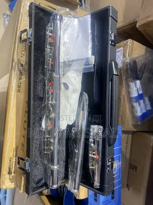 Yamaha Flute Mai Ginin Karfe Mai Launi Azurfa - Deluxe Edition