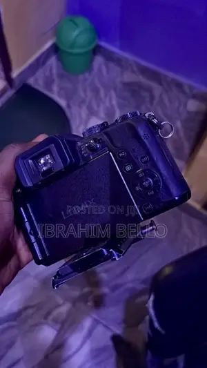 Lumix G7 Mirrorless Camera with 14-42mm Lens