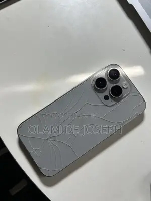 Apple iPhone 15 Pro 256GB Gray (Cracked Back)