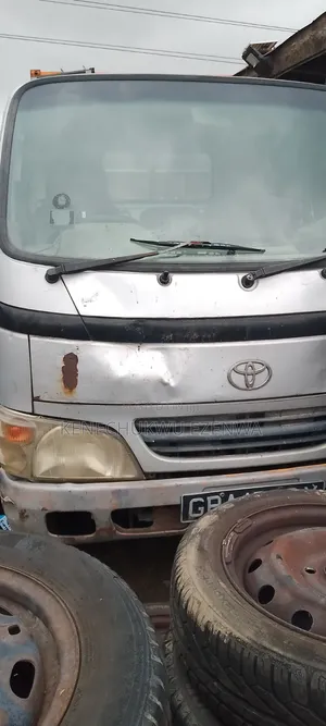 Toyota Dyna Truck 2002 Silver
