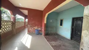 Makarantar Siyarwa a Babban Hanyar, Uyo