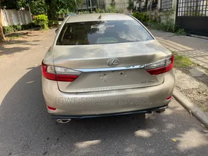 Lexus ES 350 2016 Gold