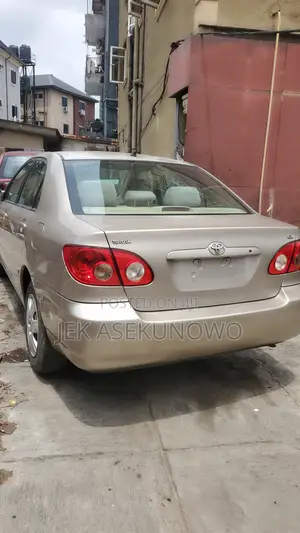 Toyota Corolla LE 2005 Zinari