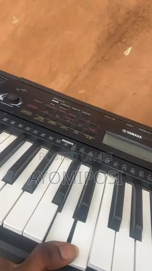 Yamaha PSR-E273 Keyboard na Lantarki