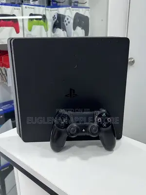 PS4 Slim da aka yi amfani da shi a UK tare da Kwamfuta 1 da Wasanni