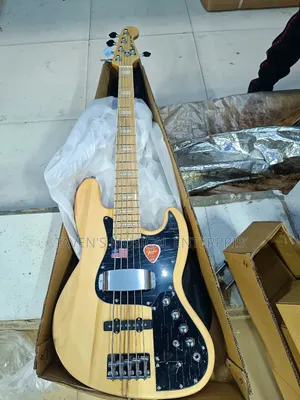 Fender Squier Standard Bass Guitar Mai Igiyoyi 5 Mai Aiki