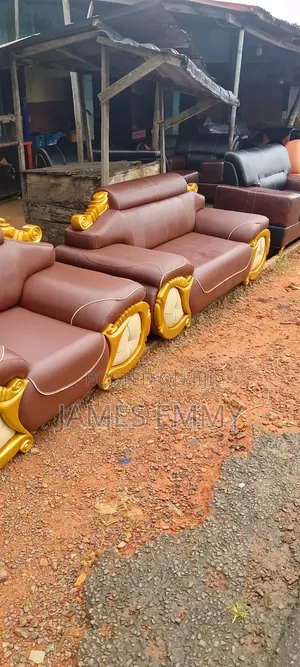 Blessed Emmy Furniture: Ingantattun Sofofin Zama, Katifa masu Alatu & kujerun zamani