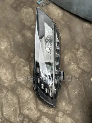Audi Q7 Headlights (2013) - Used