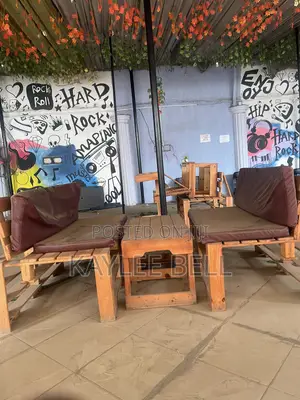 Kujerun Bar na Waje da Aka Yi Amfani Da Su (Brown)
