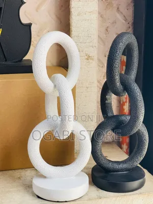 Premium Interlocking Ring Decorative Ornament