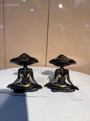 Elegant Mushroom Yoga Lady Decorative Figurines (Black & Gold)
