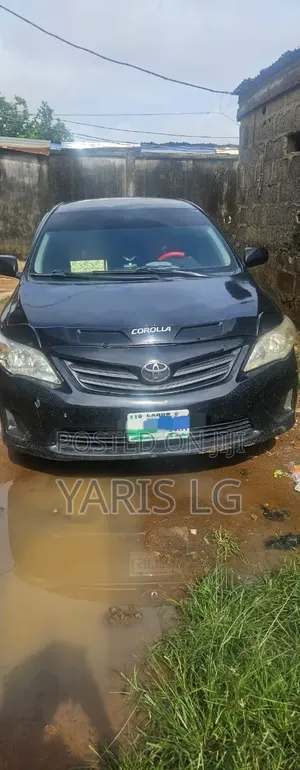 2011 Toyota Corolla LE Sedan - Black