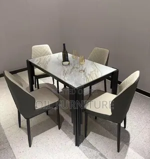 Luxury 4-Seater Marble Dining Table Set tare da kujeruwa masu matashi