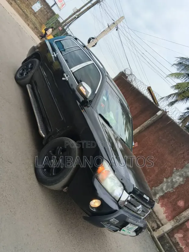 Toyota Highlander 2004 Baƙi - 1