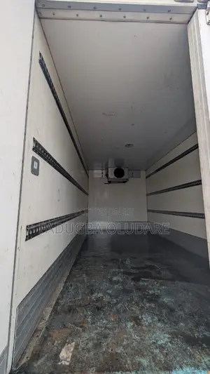 Clean Ford Box Truck for Logistics