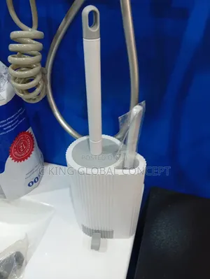 Modern 2-in-1 Toilet Brush Set tare da Holder