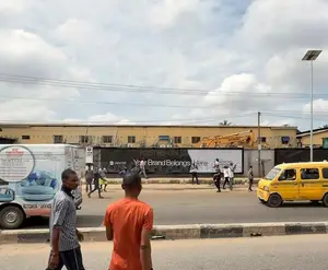 Hayar allo na bangon waje - Dopemu, Legas