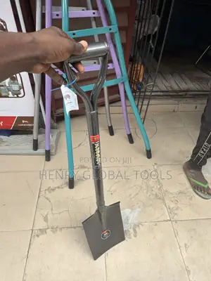 Heavy-Duty Square Mouth Shovel with D-Grip