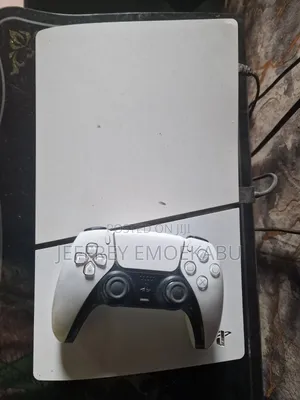 Amfani da Sony PS5 Slim Console tare da 1 Mai sarrafawa