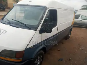 Ford Transit 2000 Bas - Fari