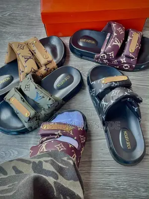 Takalmi Mai Kyau na Salon Masu Zana - Monogram Brown