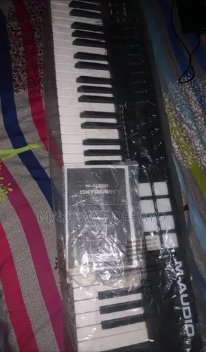 M-Audio Oxygen 61 MIDI Keyboard tare da Ableton Live Lite