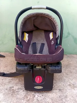 Graco SnugRide Baby Car Seat with Base