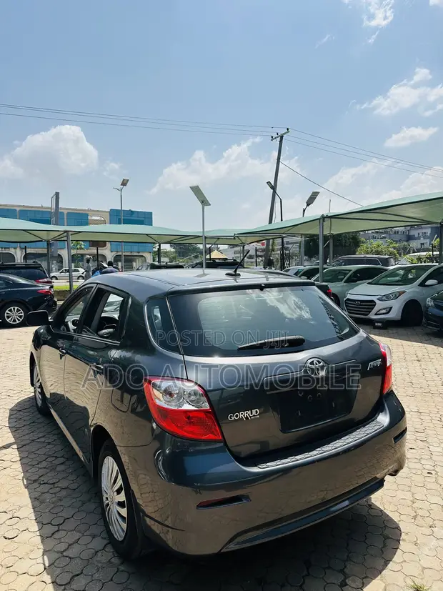 Toyota Matrix 2011 Grey - 1