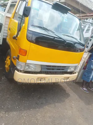 Toyota Dyna 250 Six Tyres Petrol Injector Engine