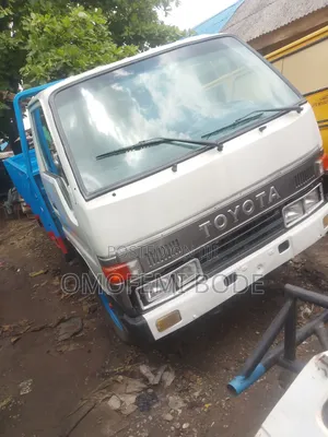 Toyota Dyna 150 Dump Truck - Petrol, 4 Tires