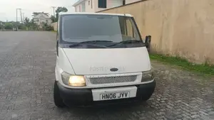 Ford Transit 2010 Fari