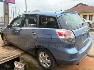 Toyota Matrix Standard AWD ta 2004
