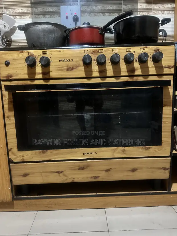 MAXI Gas Cooker with Oven - 1
