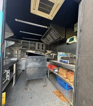 Mini Food Truck na Mercedes-Benz 2006