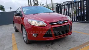 Ford Focus 2013 Red Liftback