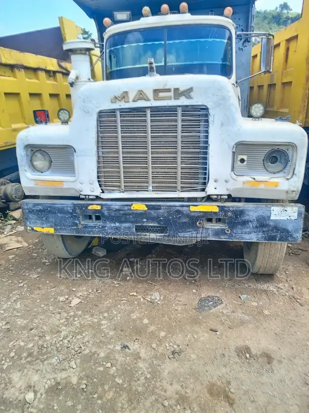 Mack R Model 10-Tyre Tipper Truck - 1