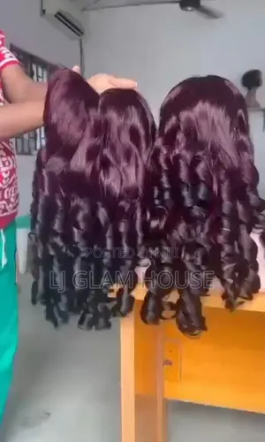 Wig Gashashiyar Gashi Mai Launi Burgundy