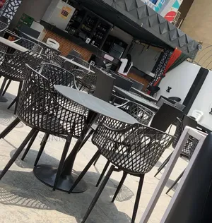 Modern Outdoor Dining Set tare da Woven Mesh Chairs