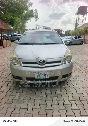 Toyota Verso 2010 Silver