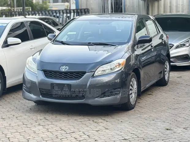 Toyota Matrix 2011 Grey - 1