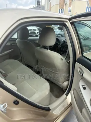 Toyota Corolla 2012 Gold