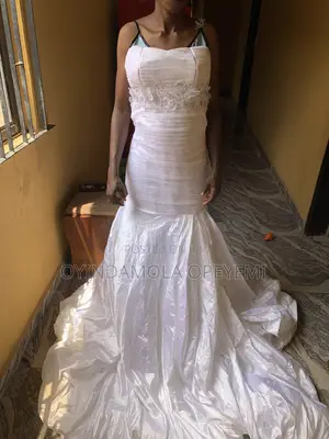 Kyakyawan Gown na Aure - Girman 6