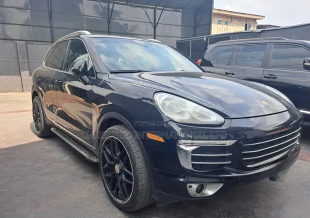 Porsche Cayenne 2016 Gray - 1