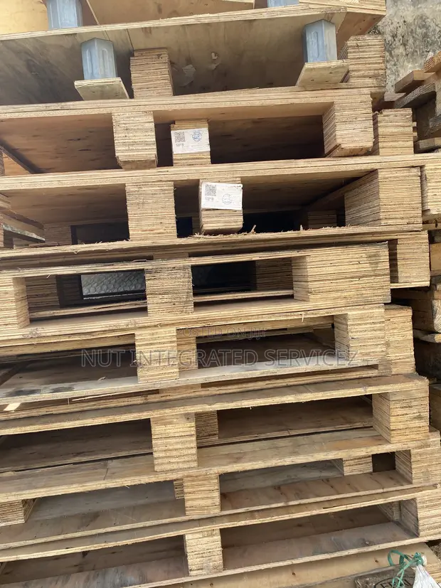 Astronaut Pallet Kayayyakin Itace Mai Amfani - 1
