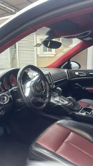 Porsche Cayenne 2015 Baki