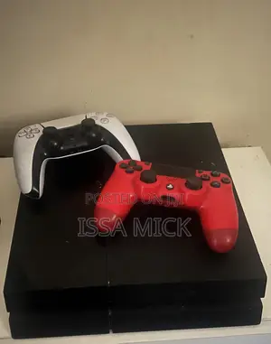 PS4 Console Mai Kyau da Aka Yi Amfani Dashi a UK Tare da Controllers 2 & Wasanni 3