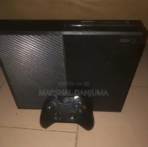 Xbox One with 1 Wireless Controller and 3 Games