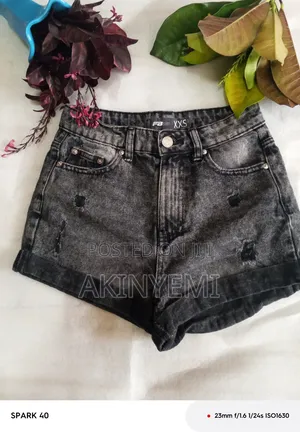 100K Bumshorts na Mata na Katani & Lace - An Yi Amfani Da Su